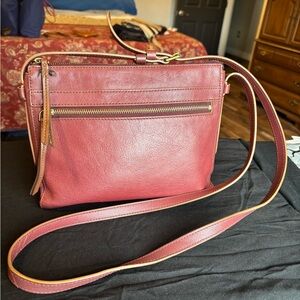 Fossil Leather Crossbody Bag in Burgundy - Classic Women’s Shoulder Bag